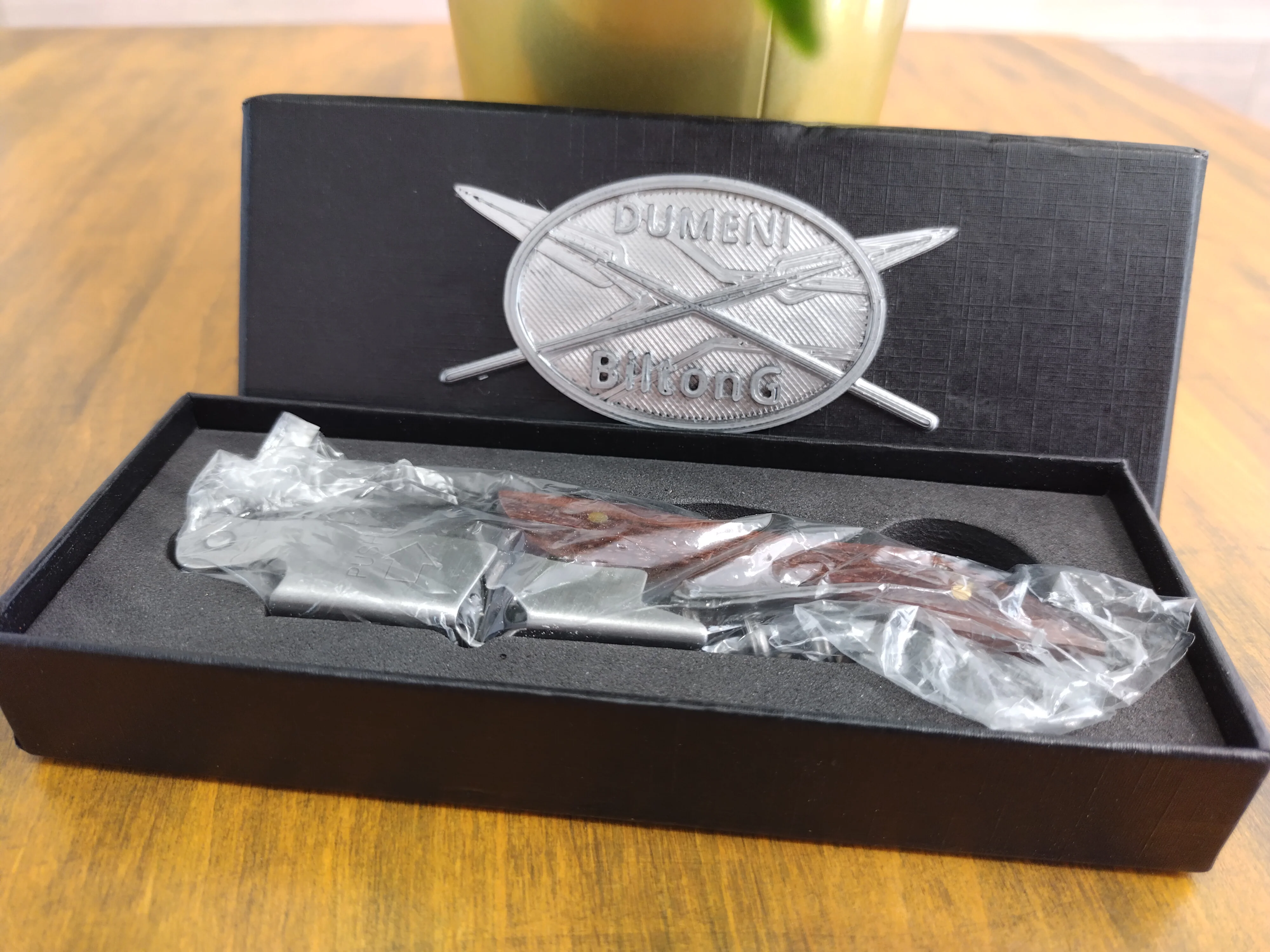 Dumeni Professional Wine and Beer Bottle Opener in Stainless Steel and Wood - Image 3